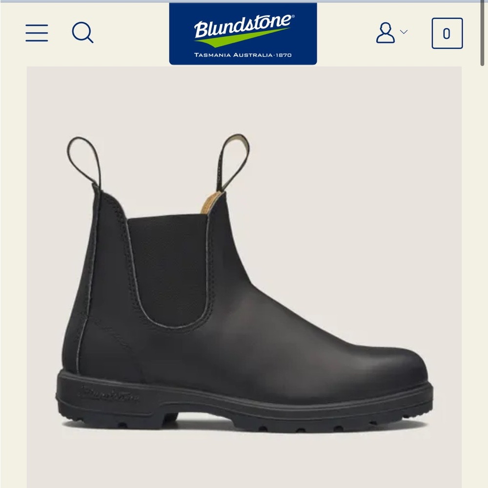 Black blundstone Chelsea boots
